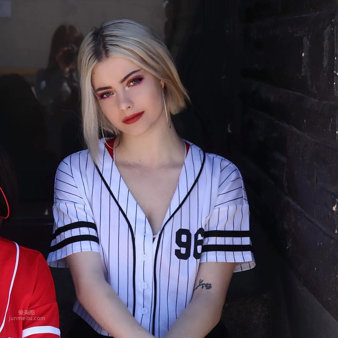 Lauren Burch- 加拿大孿生姐妹花 6