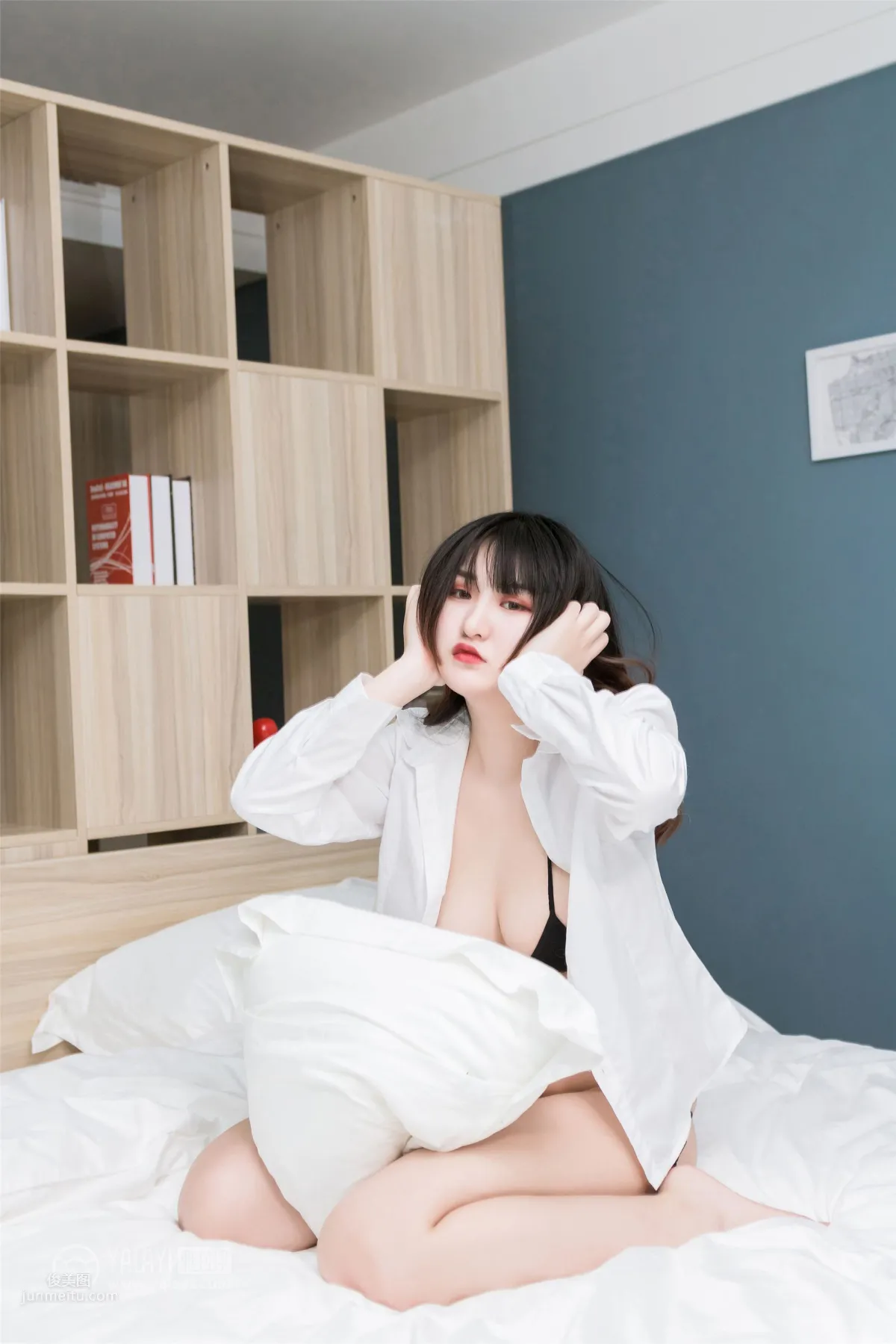 [YALAYI雅拉伊]2019.03.22 Vol.221 極品秘書 嬌子 22