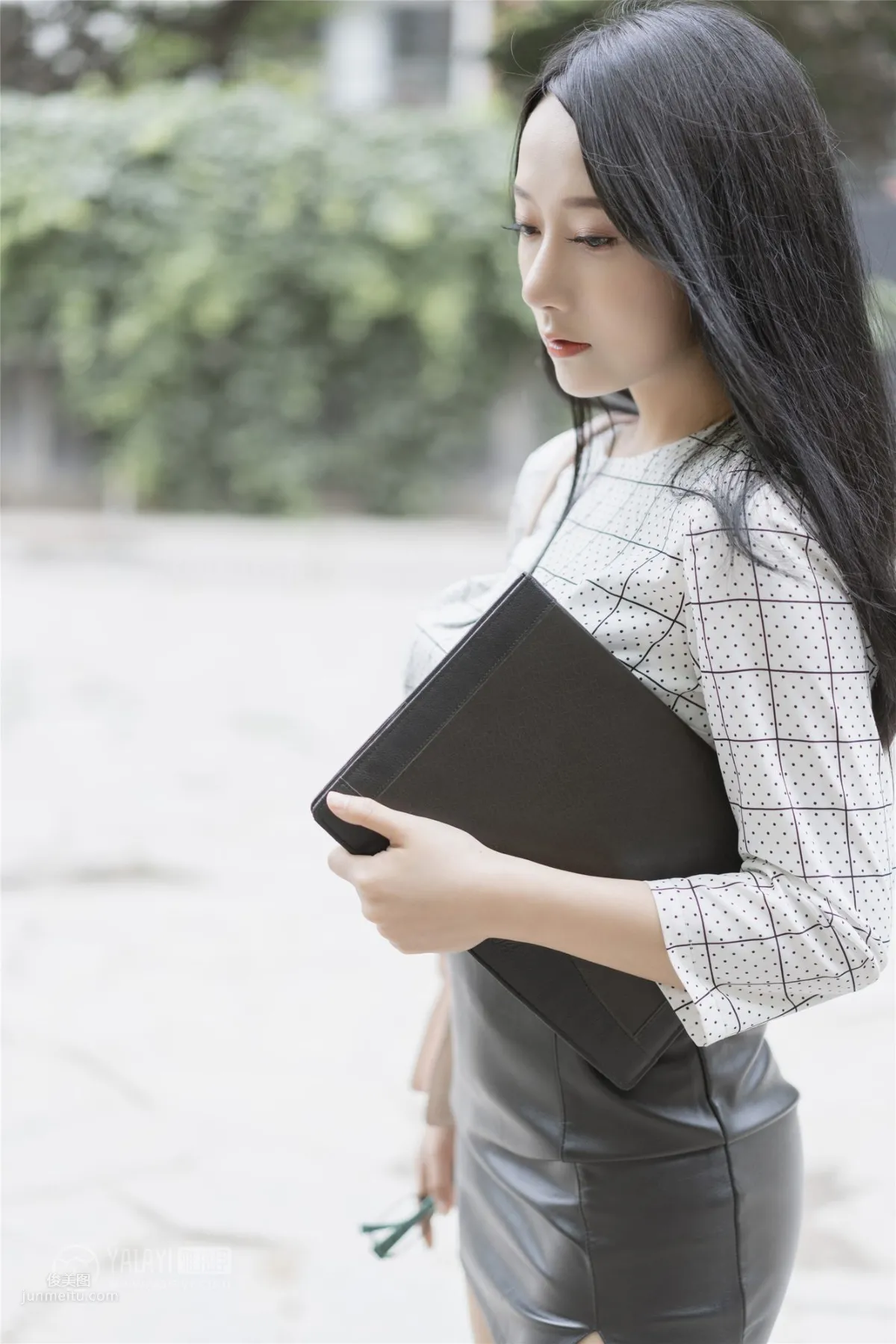 [YALAYI雅拉伊] 2019.06.28 Vol.322 女白領的私生活 何嘉穎 20