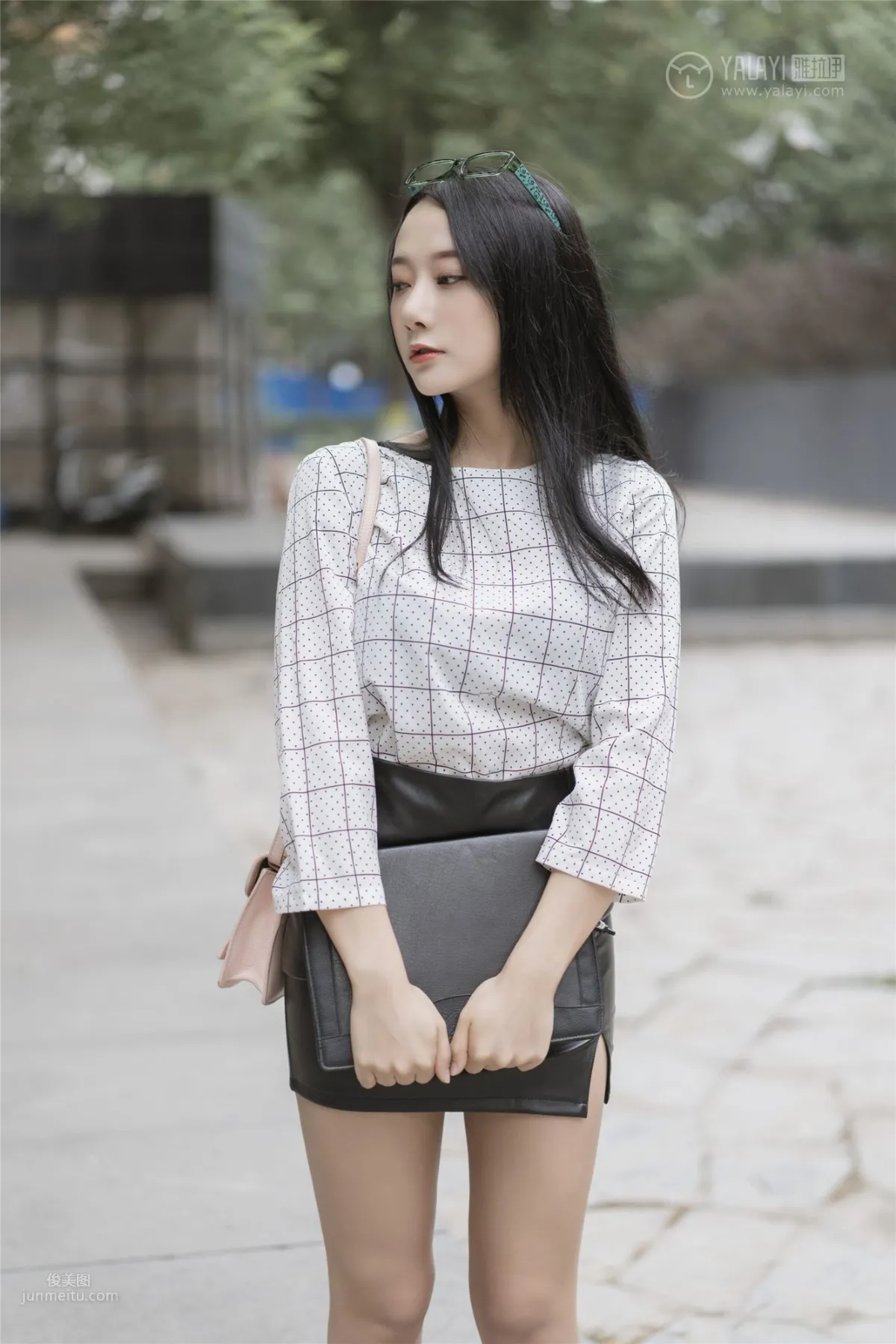 [YALAYI雅拉伊] 2019.06.28 Vol.322 女白領的私生活 何嘉穎 35