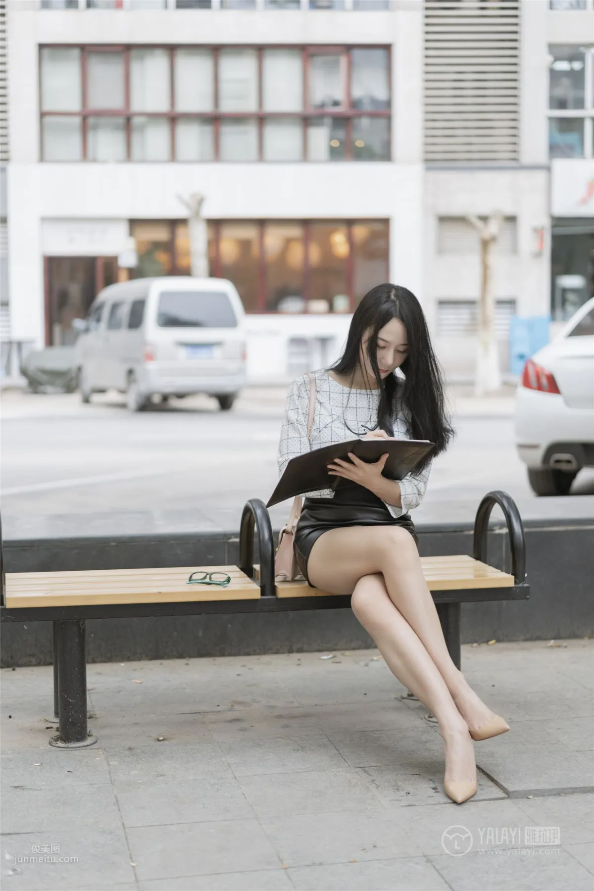 [YALAYI雅拉伊] 2019.06.28 Vol.322 女白領的私生活 何嘉穎 12