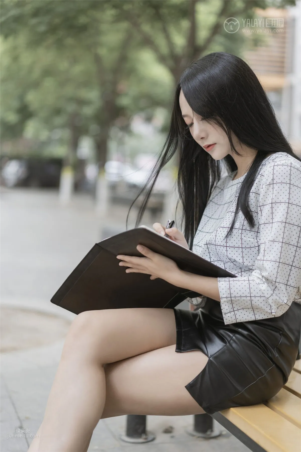 [YALAYI雅拉伊] 2019.06.28 Vol.322 女白領的私生活 何嘉穎 14
