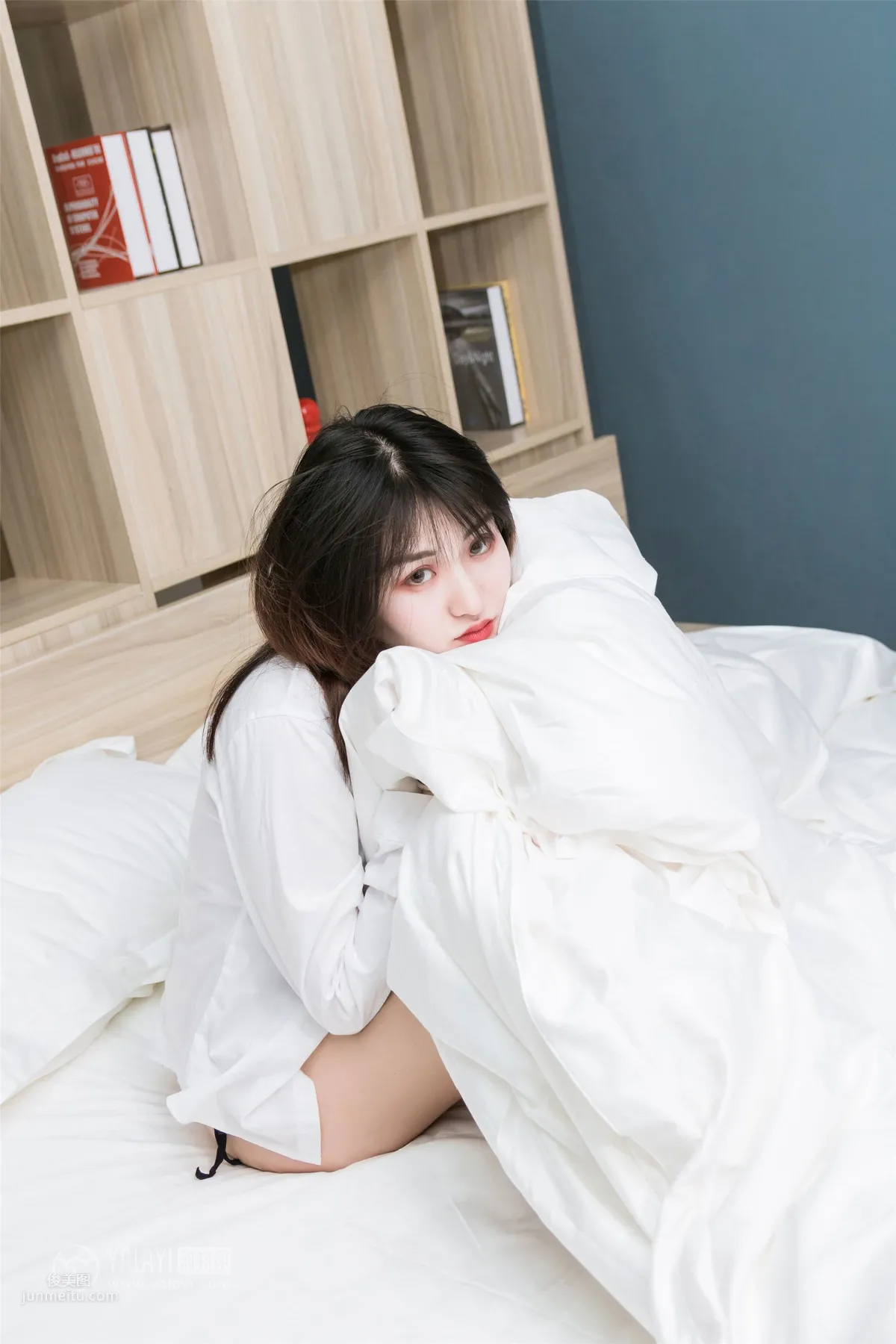 [YALAYI雅拉伊]2019.03.22 Vol.221 極品秘書 嬌子 23