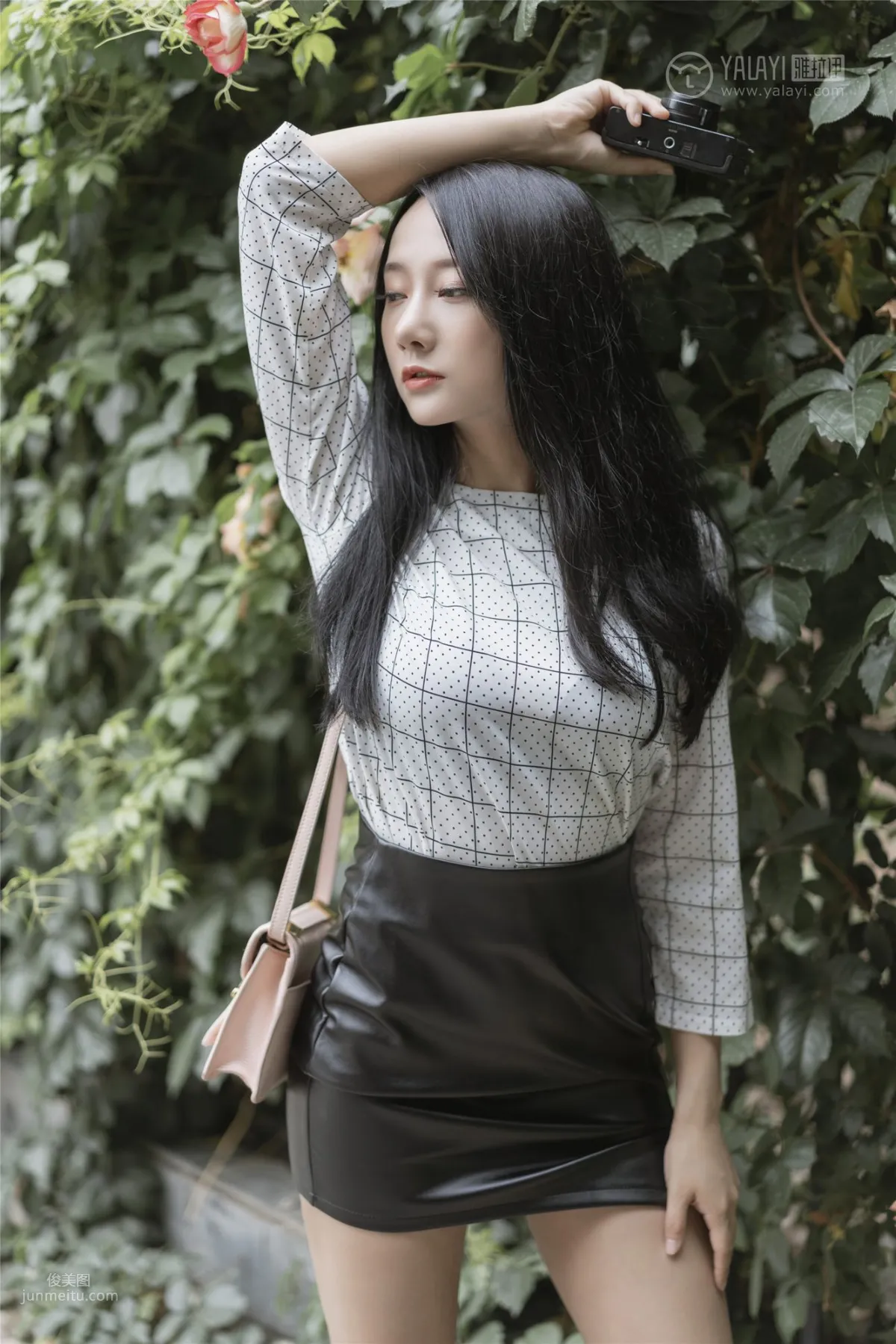 [YALAYI雅拉伊] 2019.06.28 Vol.322 女白領的私生活 何嘉穎 23