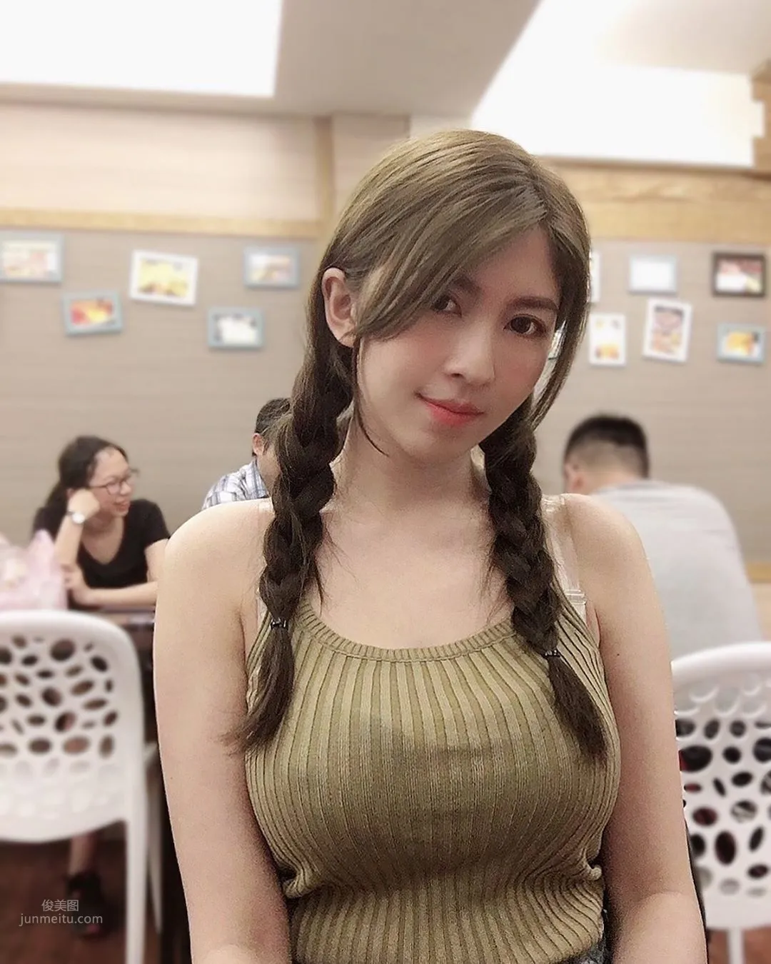 大馬正妹李藹蔚泳裝照，爆好身材震驚網友 13