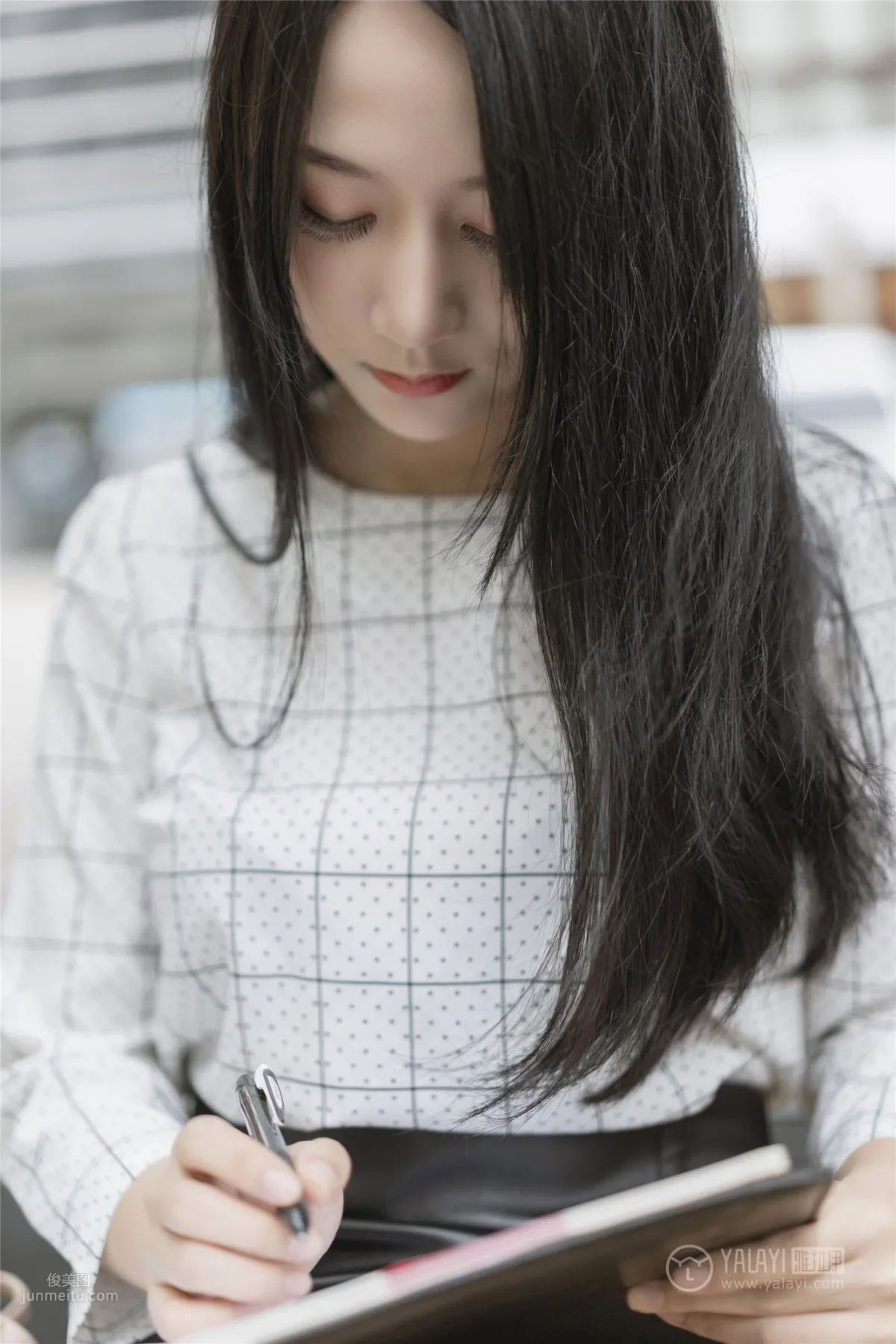 [YALAYI雅拉伊] 2019.06.28 Vol.322 女白領的私生活 何嘉穎 17