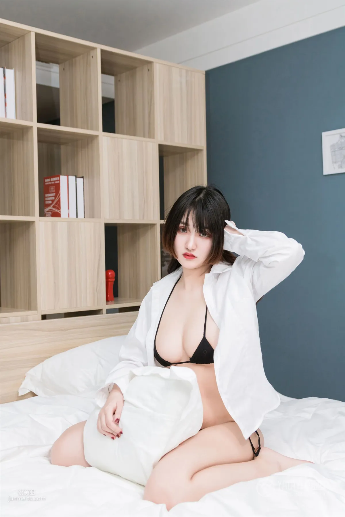 [YALAYI雅拉伊]2019.03.22 Vol.221 極品秘書 嬌子 21
