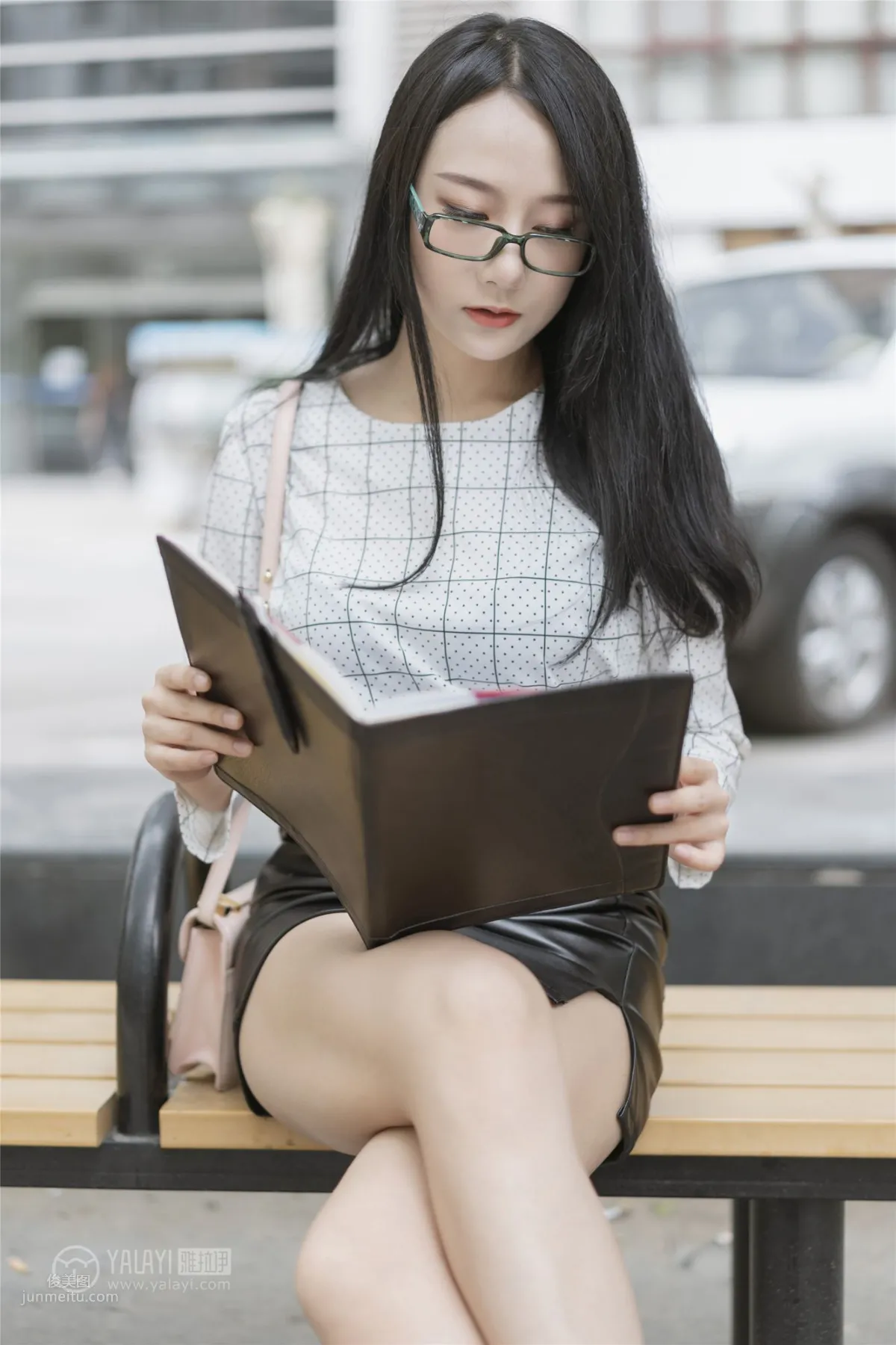 [YALAYI雅拉伊] 2019.06.28 Vol.322 女白領的私生活 何嘉穎 4
