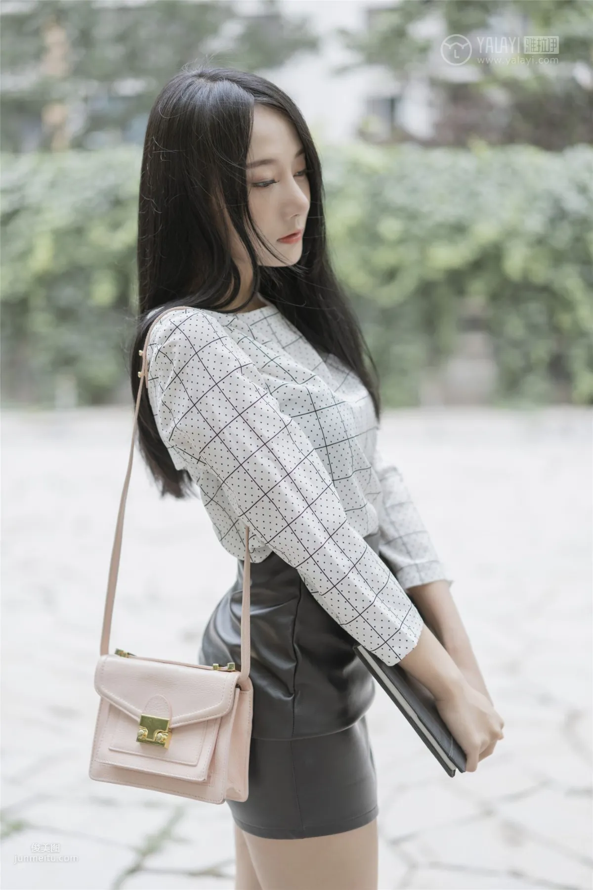 [YALAYI雅拉伊] 2019.06.28 Vol.322 女白領的私生活 何嘉穎 31