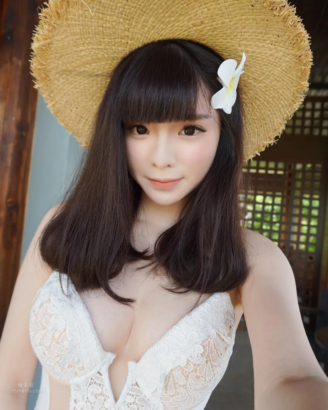 言情小说般梦幻！大马童颜妹「Amy香儿」傲人上围藏不住_0
