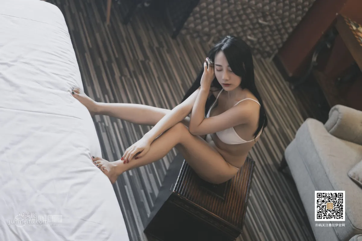 [YALAYI雅拉伊] 2019.08.08 Vol.363 女白领的私房照 何嘉颖_44