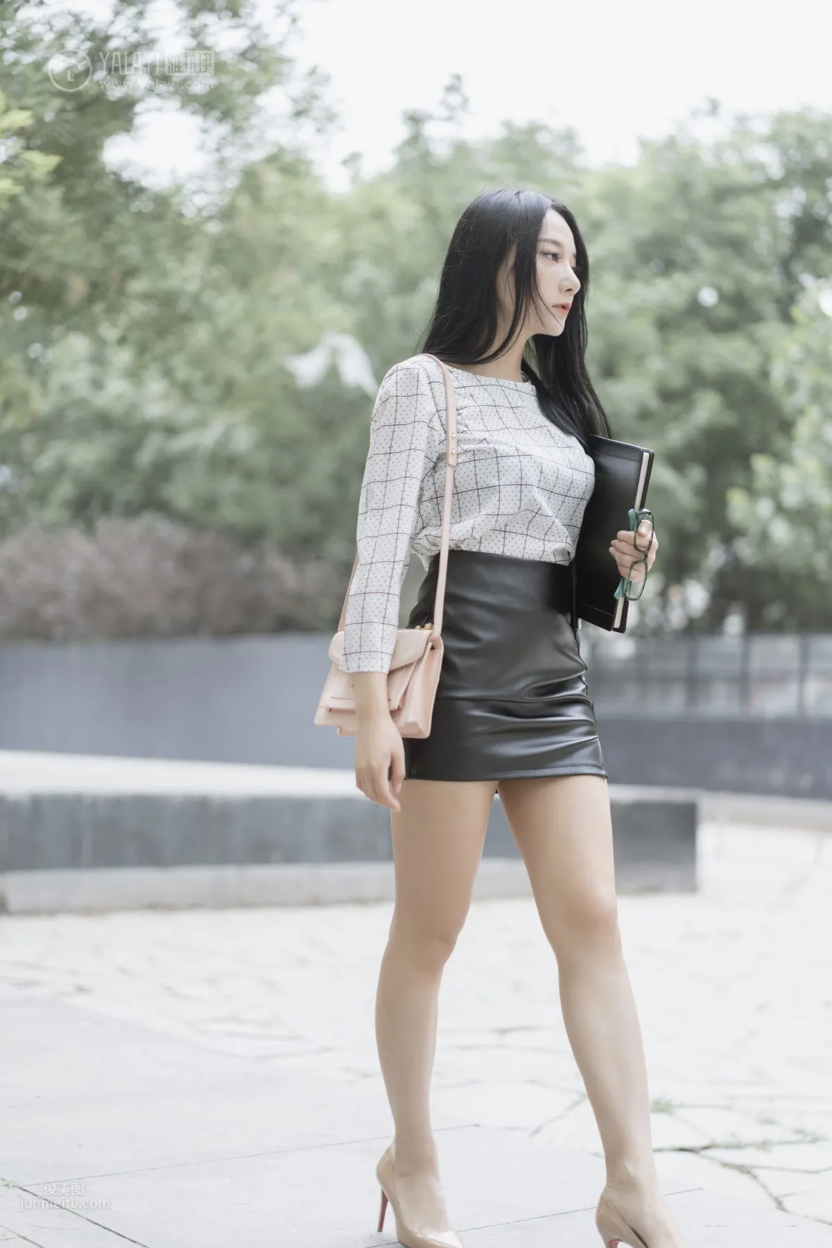 [YALAYI雅拉伊] 2019.06.28 Vol.322 女白領的私生活1 何嘉穎 19
