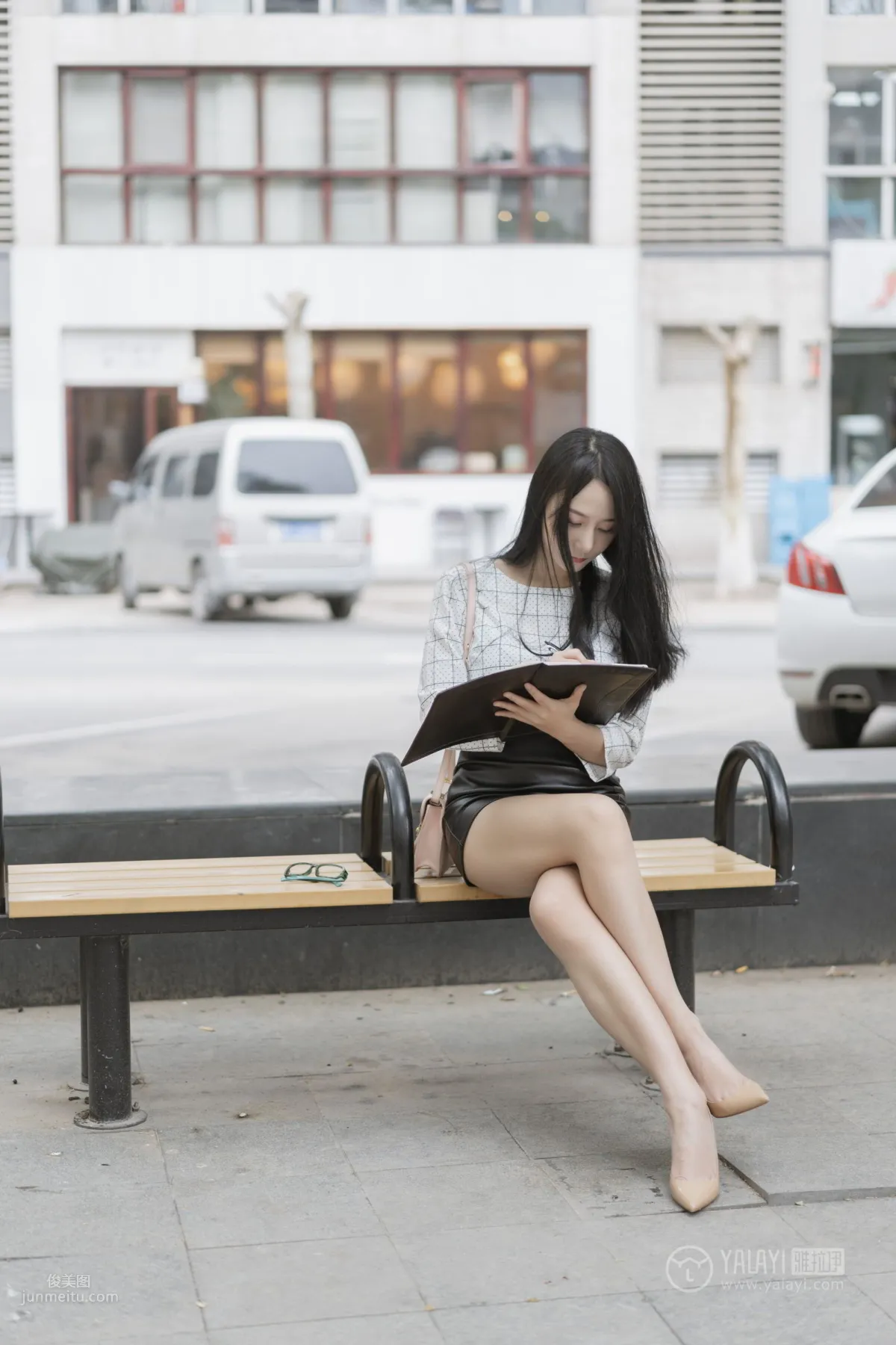 [YALAYI雅拉伊] 2019.06.28 Vol.322 女白領的私生活1 何嘉穎 11
