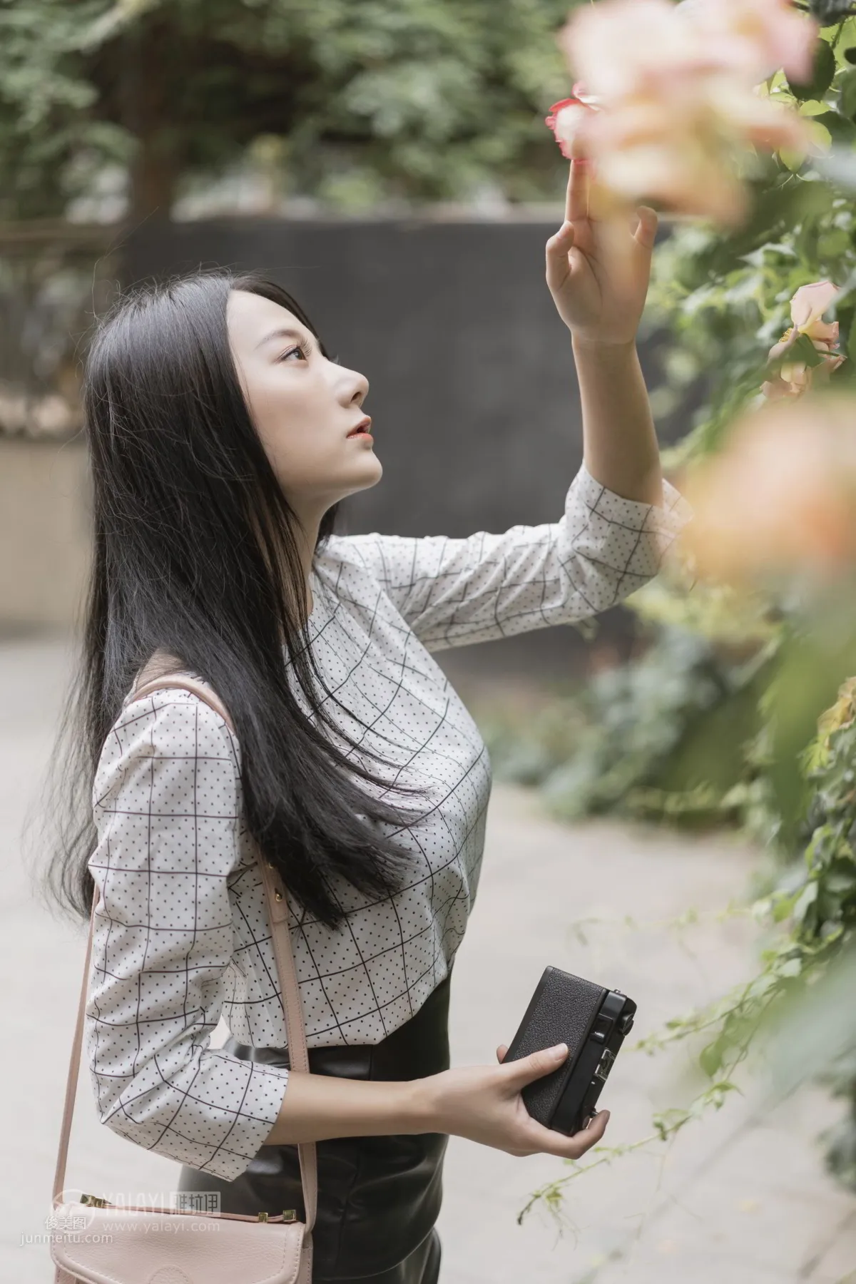 [YALAYI雅拉伊] 2019.06.28 Vol.322 女白領的私生活1 何嘉穎 35