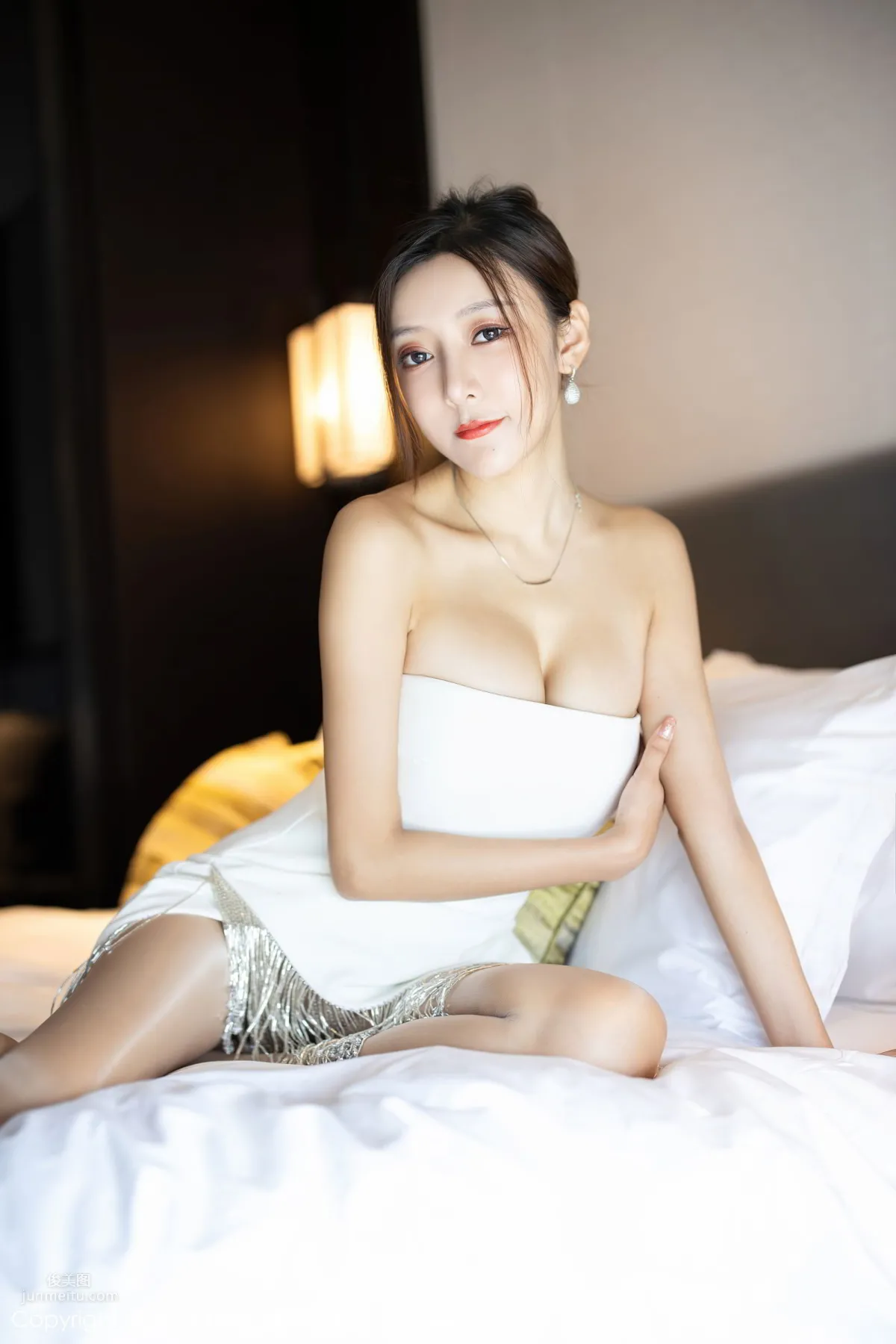 女神王馨瑤yanni 潔白耀眼抹胸服飾 29