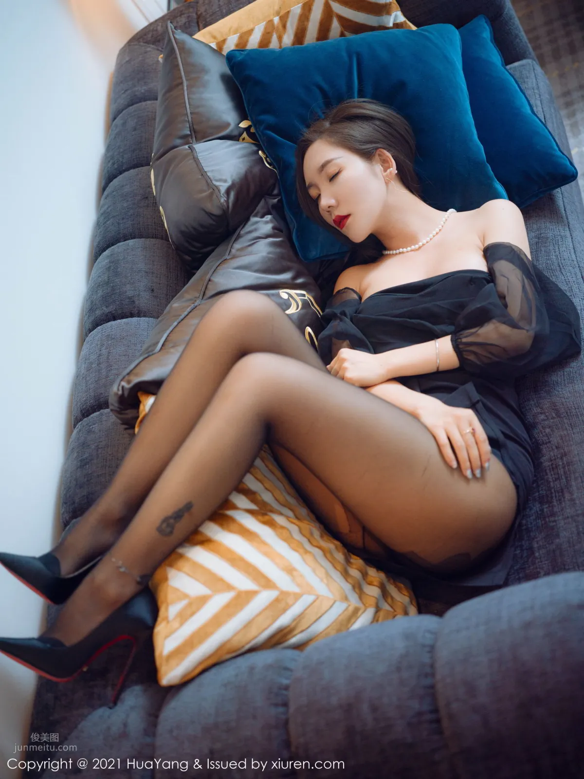禦姐女神艾靜香 黑色的抹胸禮服 17