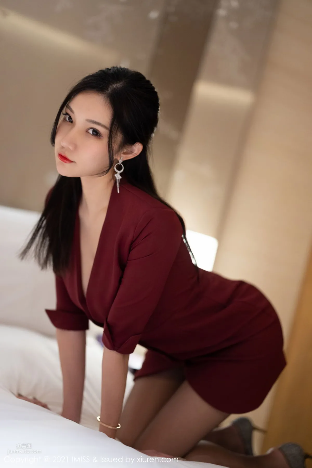 女神小狐狸Kathryn 猩紅華麗的大衣 12