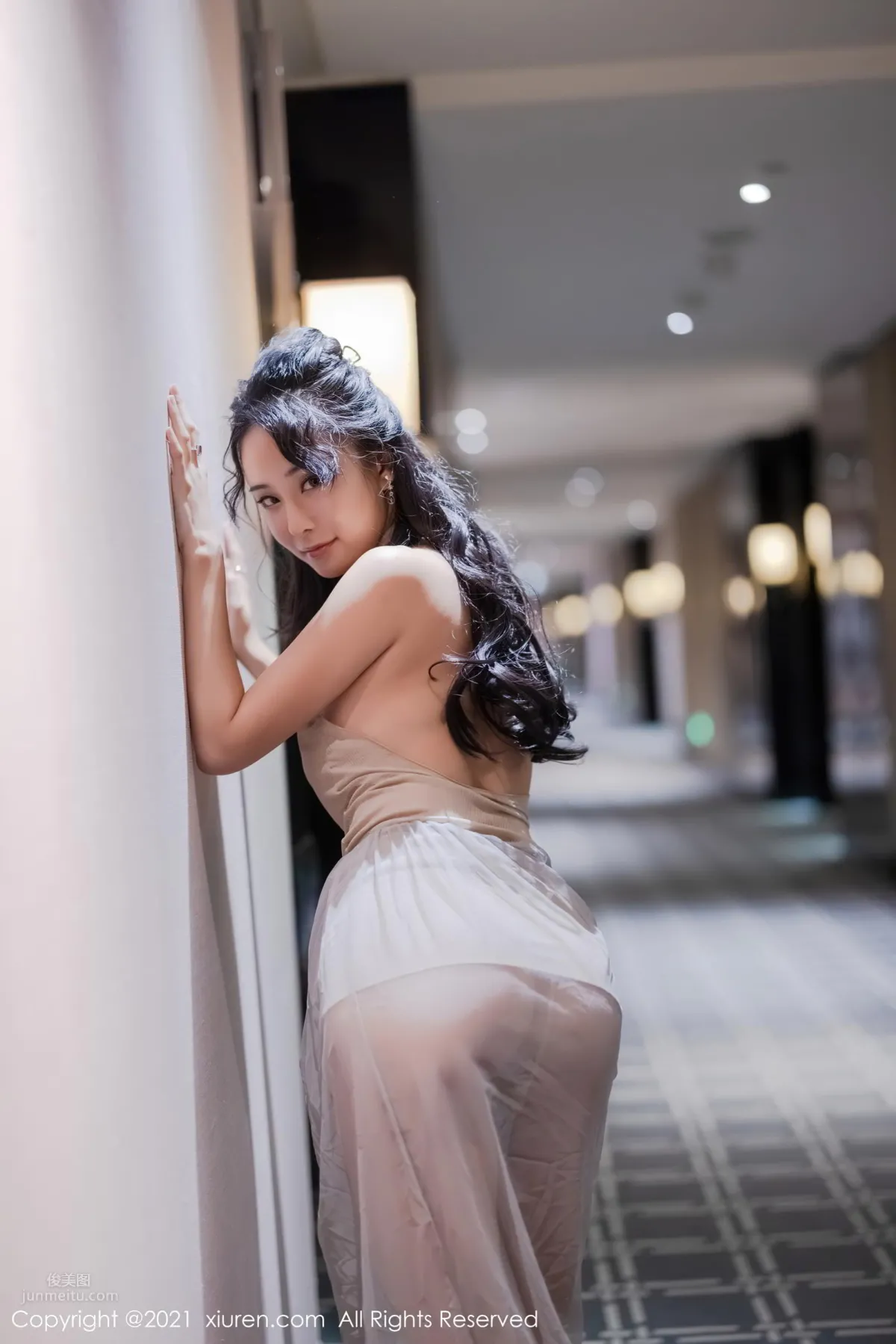 小姐姐藍夏Akasha 輕透服飾凹凸動人 8