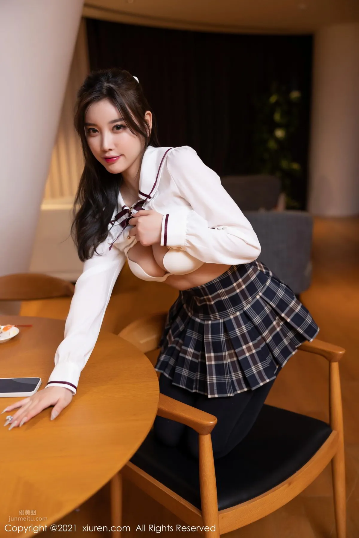 校园女神杨晨晨 格子裙耀眼夺目_17