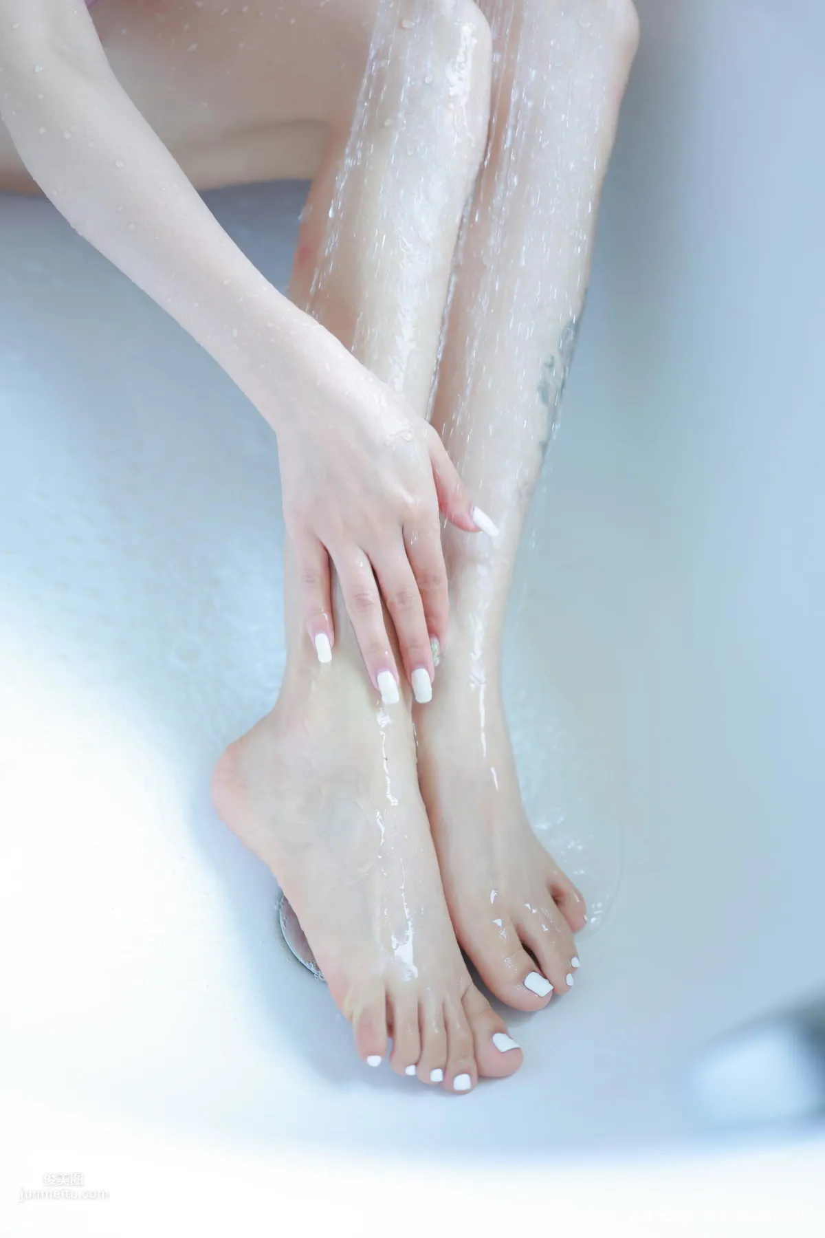 雙馬尾女孩夏西CiCi 粉色女仆浴室濕身 35