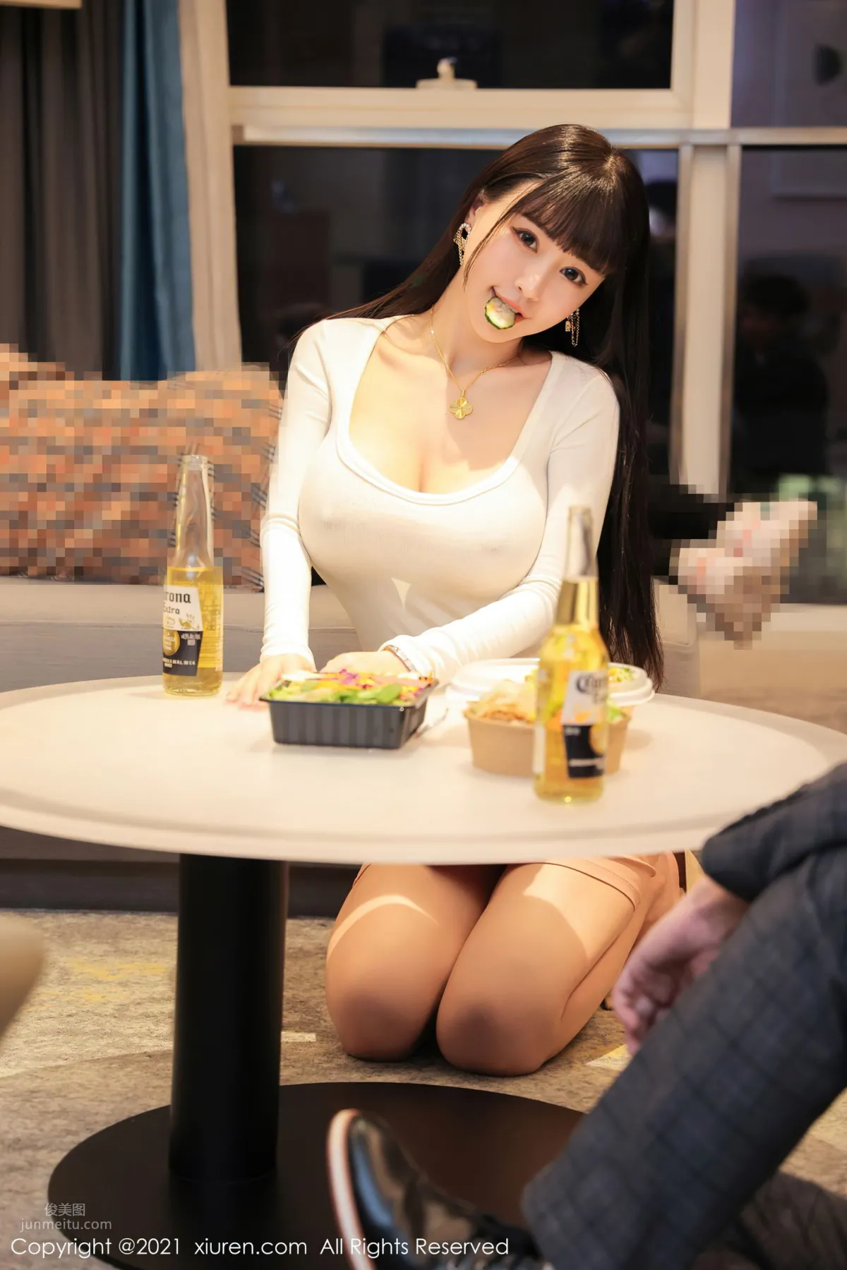 帶着同事回家吃晚飯 朱可兒硬着頭皮陪酒 22
