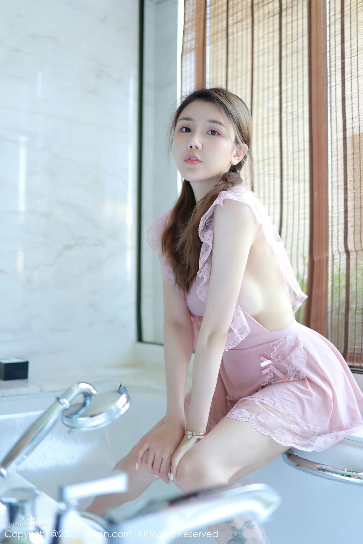 雙馬尾女孩夏西CiCi 粉色女仆浴室濕身 1