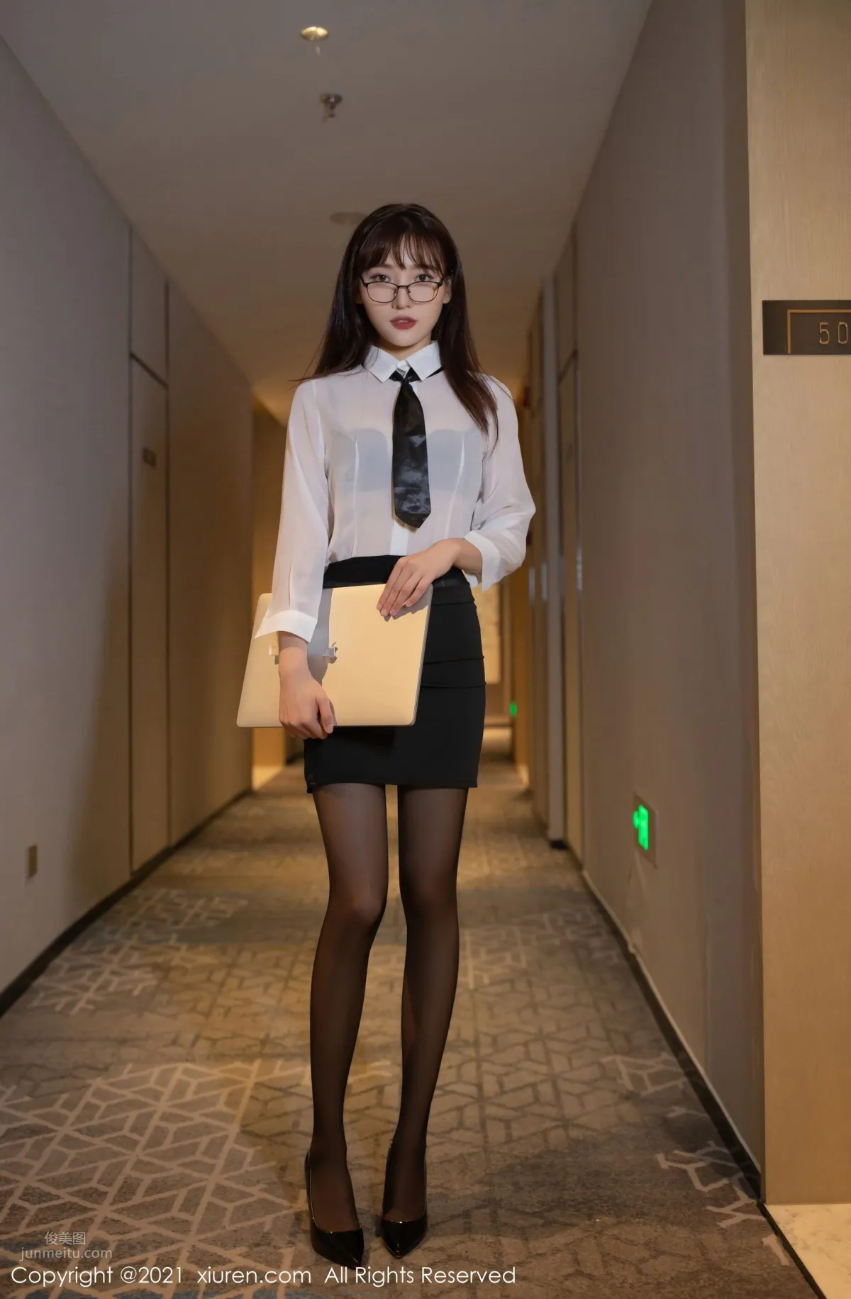 女神總裁陸萱萱 雙人房的故事 1