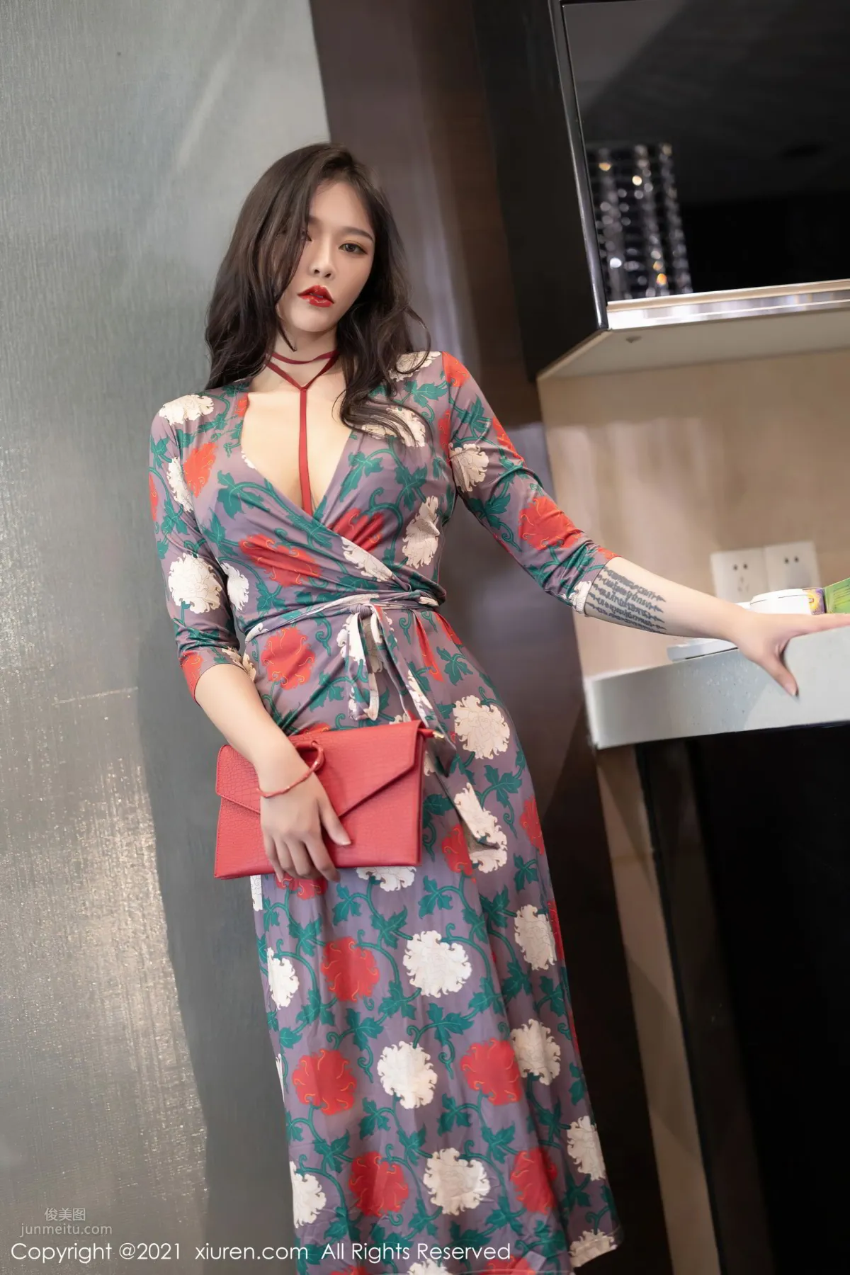 冷豔美人娜比 華麗雍容的長裙 2