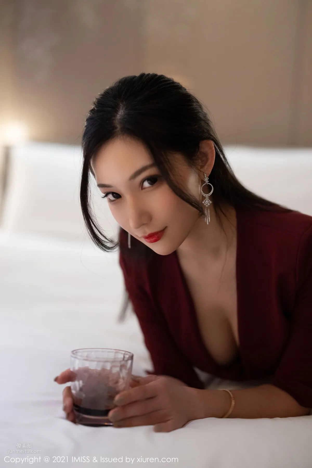 女神小狐狸Kathryn 猩紅華麗的大衣 4