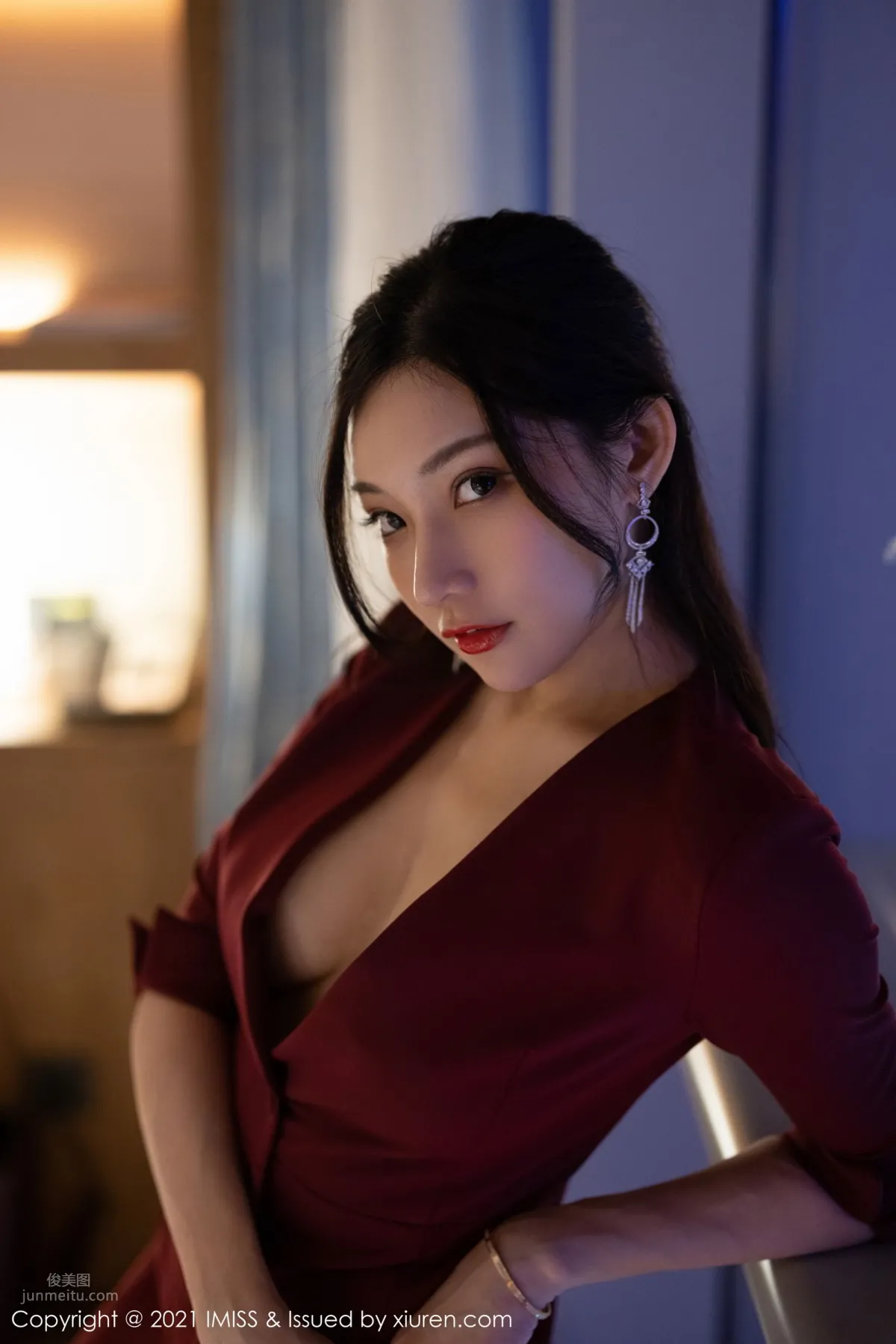 女神小狐狸Kathryn 猩紅華麗的大衣 14