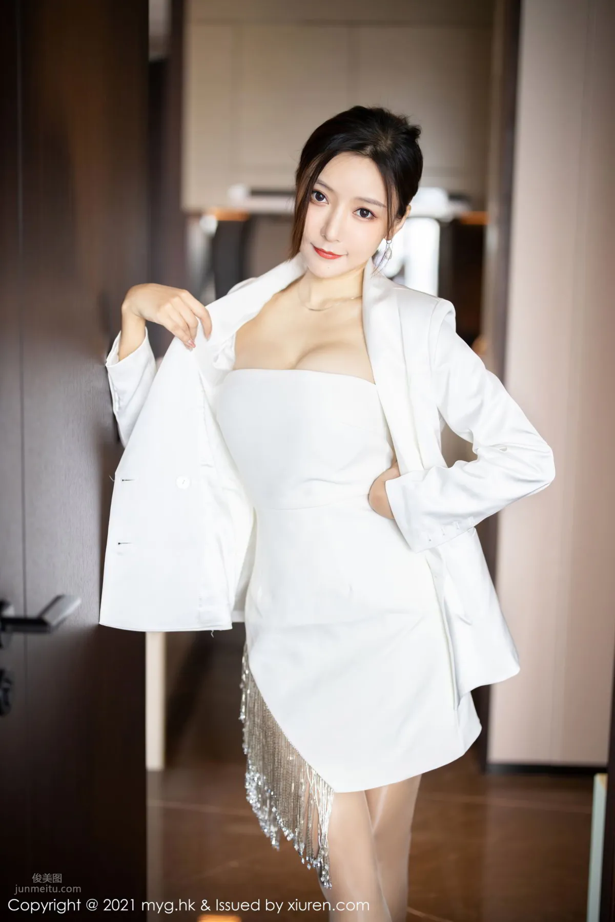 女神王馨瑤yanni 潔白耀眼抹胸服飾 2