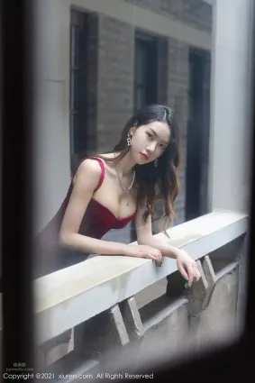骨感美人方子萱 性感紅裙凹凸别緻