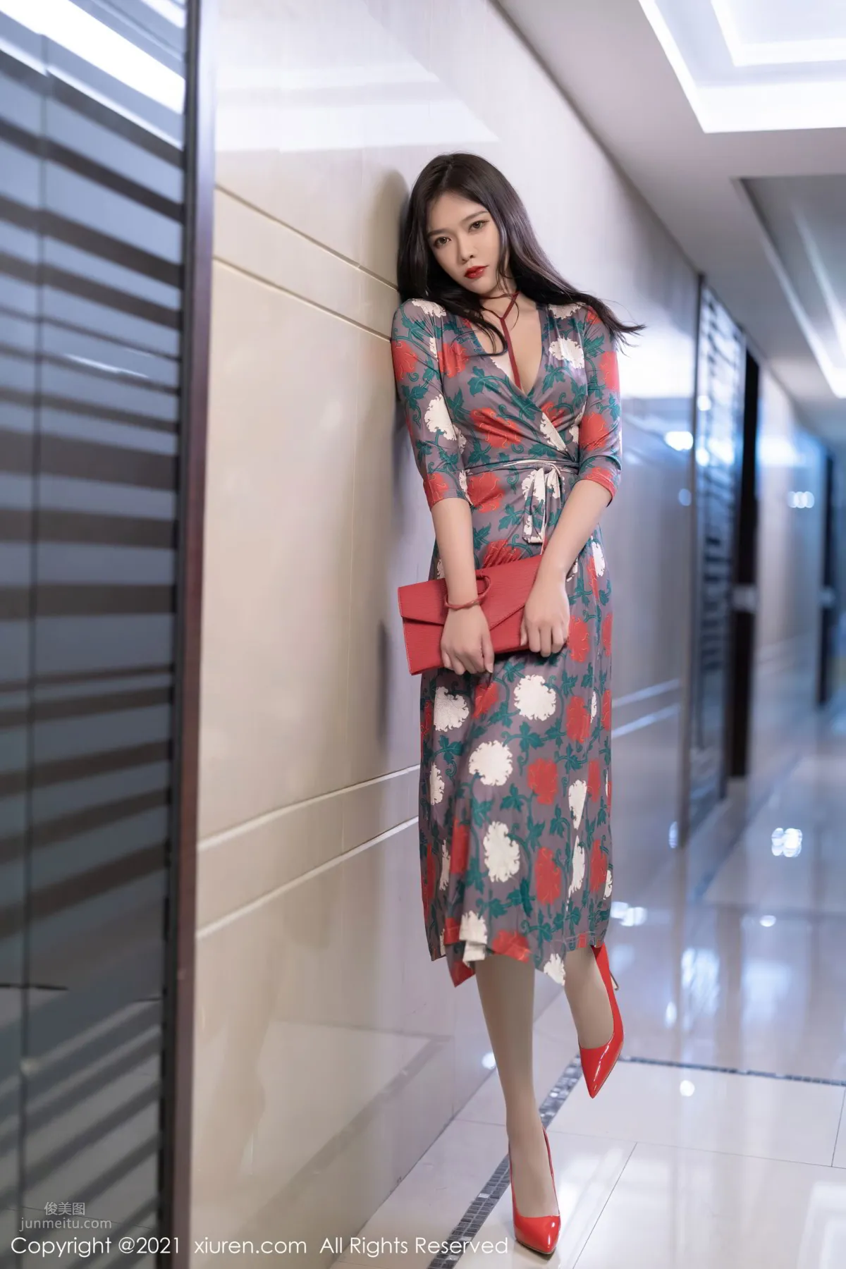 冷豔美人娜比 華麗雍容的長裙 6