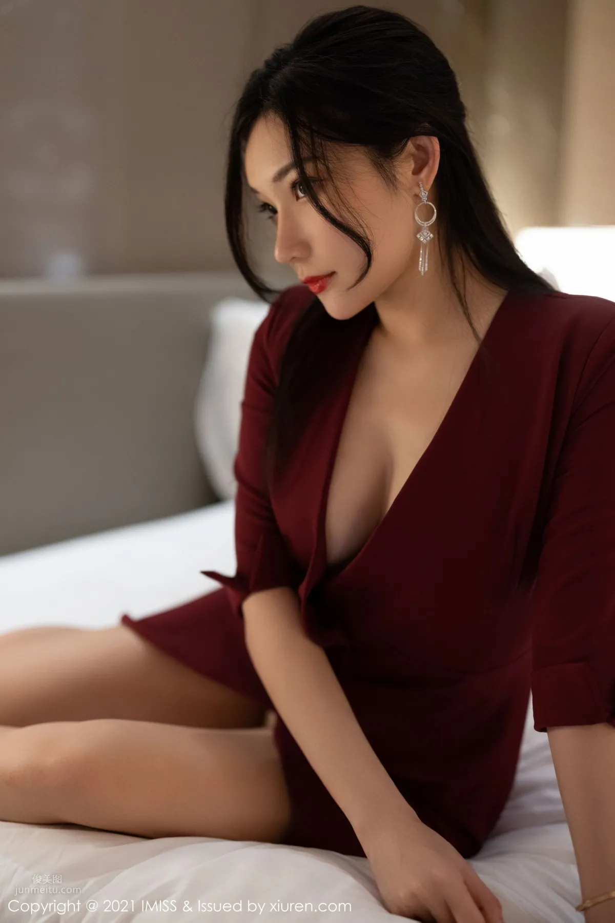 女神小狐狸Kathryn 猩紅華麗的大衣 10