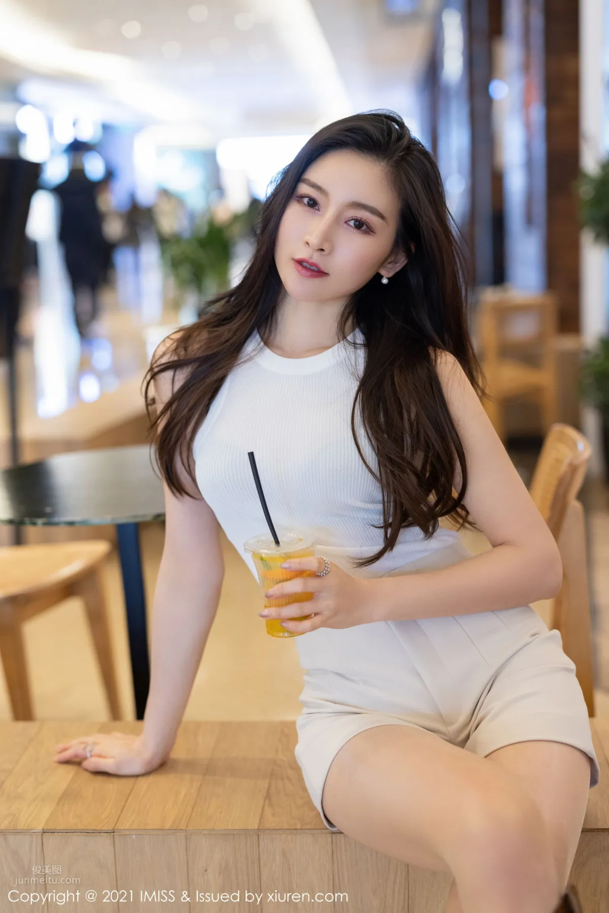氣質美女Vanessa 優雅多姿的職場OL 32