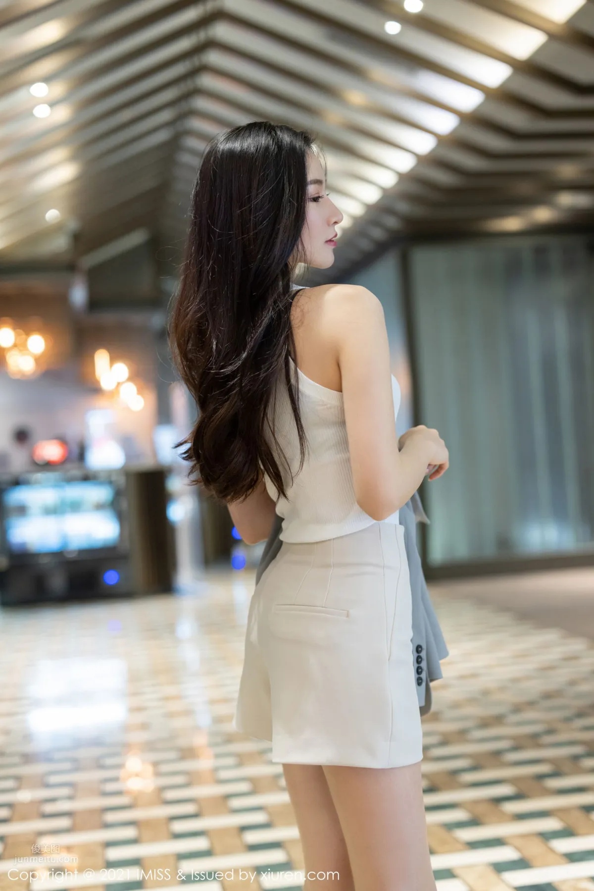氣質美女Vanessa 優雅多姿的職場OL 27