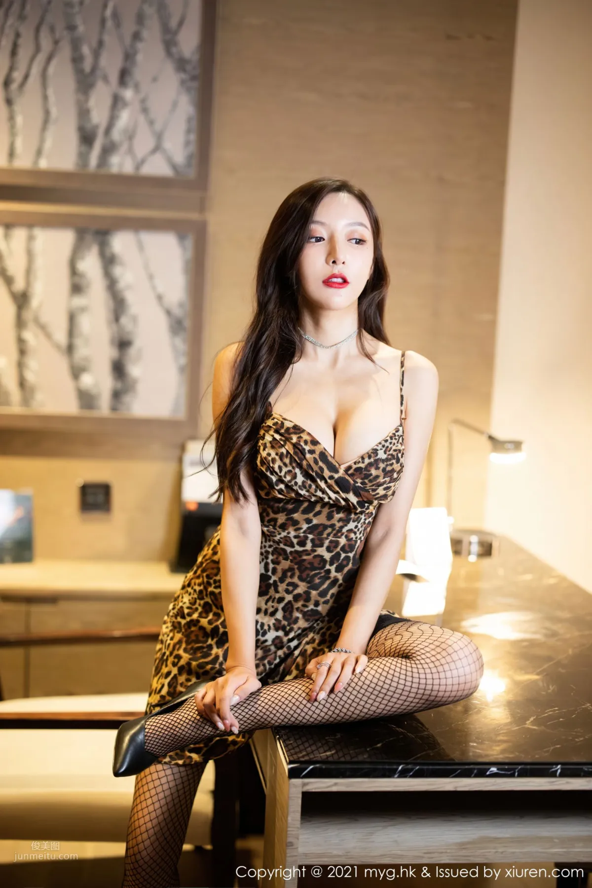 宅男女神王馨瑶 狂野的豹纹吊裙_8
