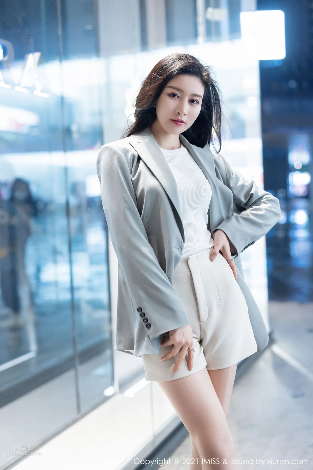 氣質美女Vanessa 優雅多姿的職場OL 7