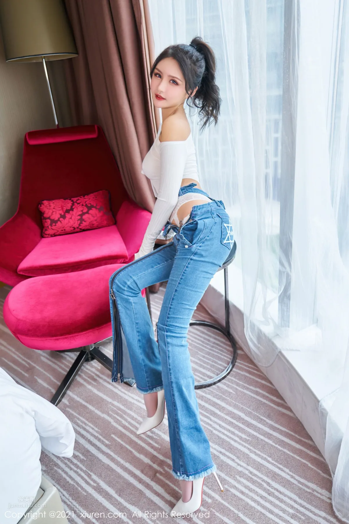明豔動人Emily尹菲 獨特魅力的牛仔褲 16