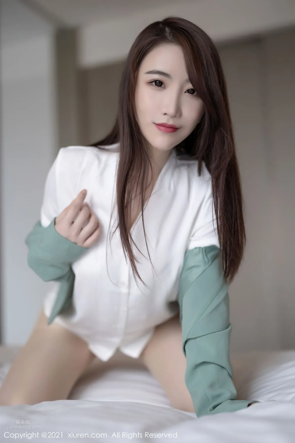 宅男女神绯月櫻 淺綠色的職業裝 33