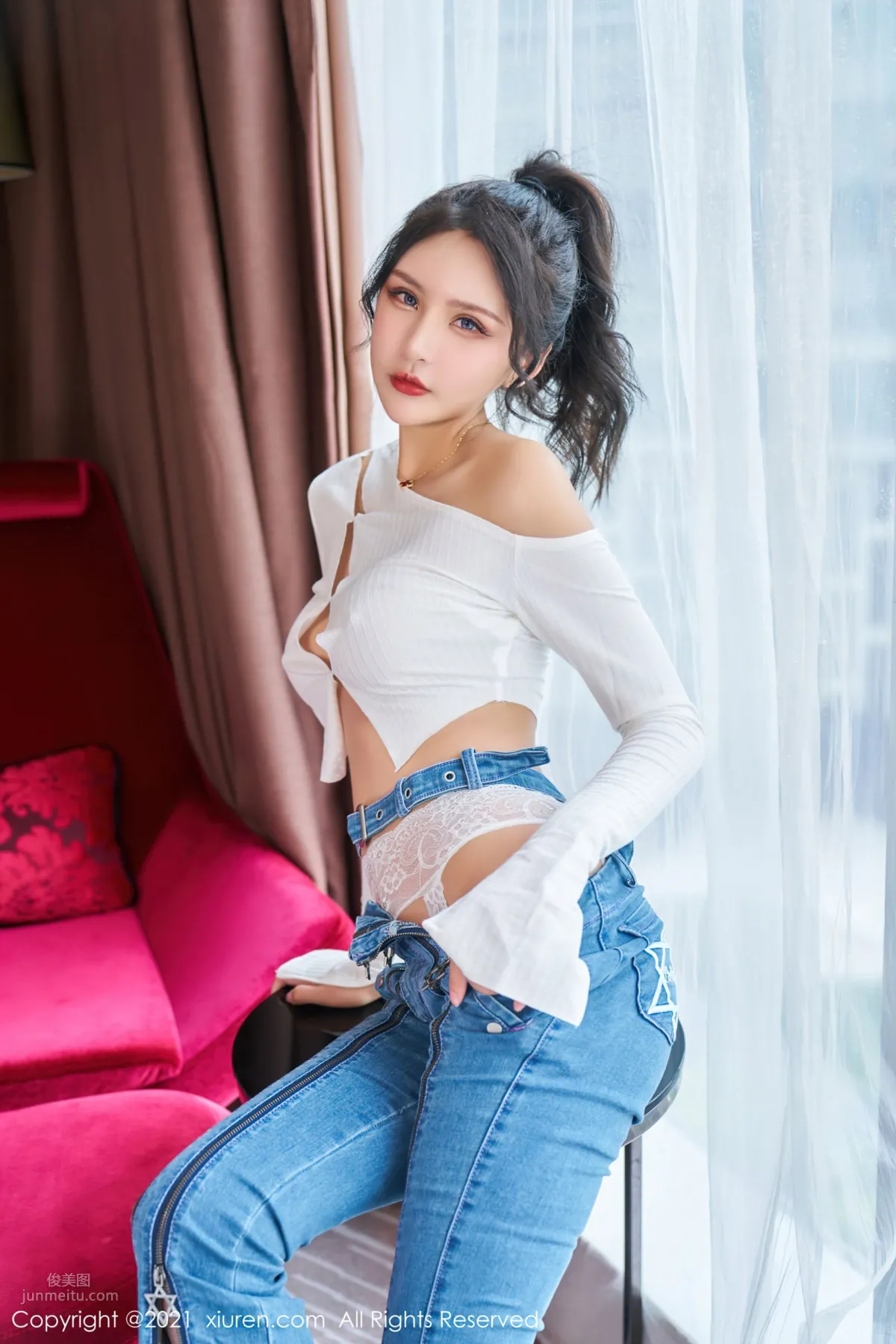 明豔動人Emily尹菲 獨特魅力的牛仔褲 15