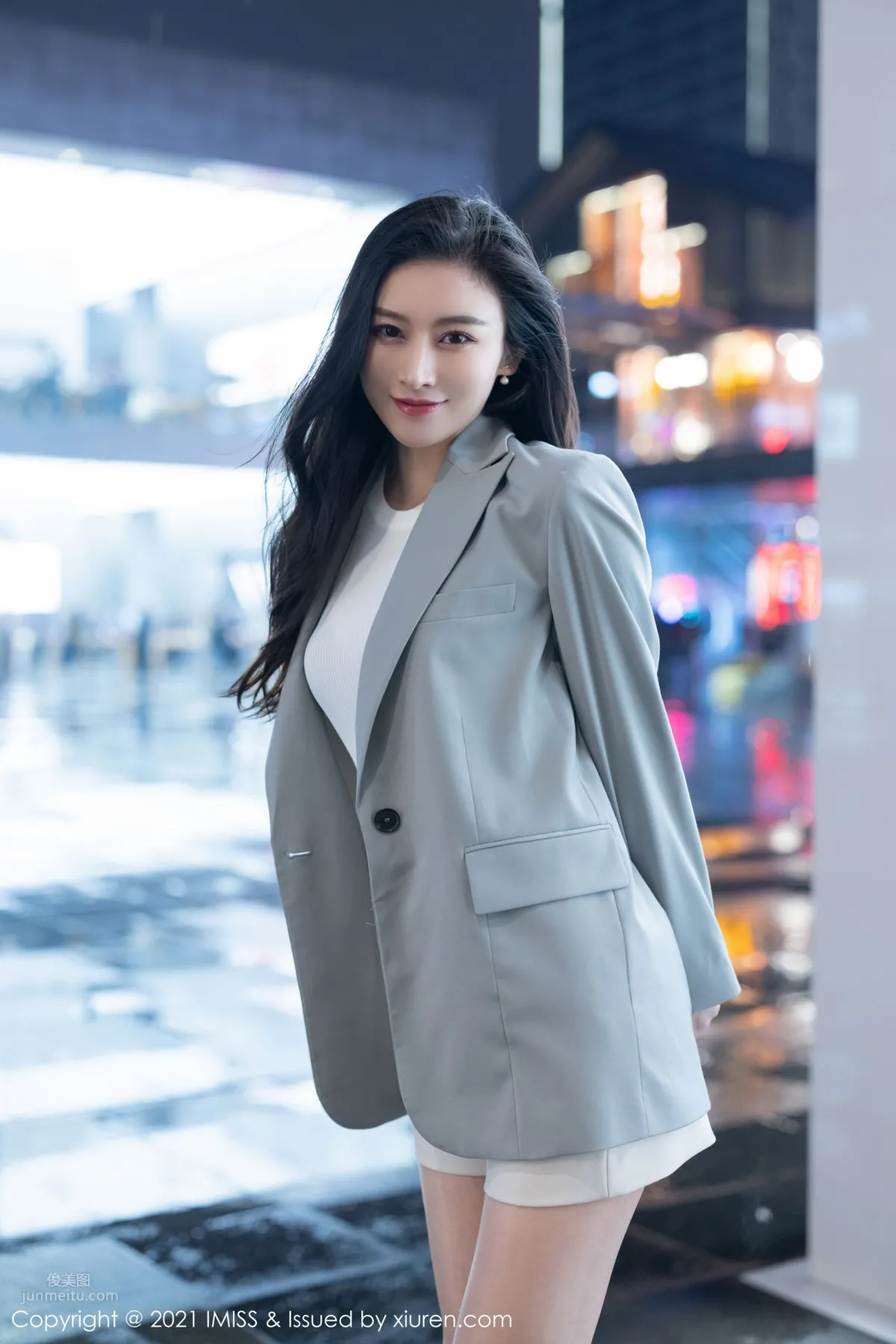 氣質美女Vanessa 優雅多姿的職場OL 17