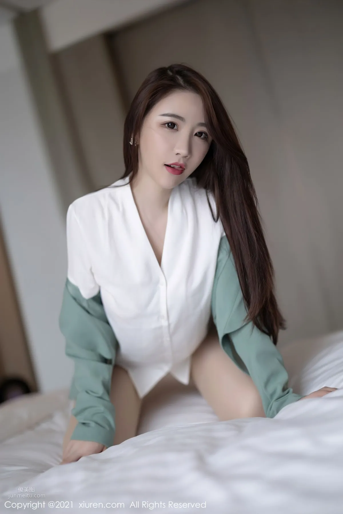 宅男女神绯月櫻 淺綠色的職業裝 34