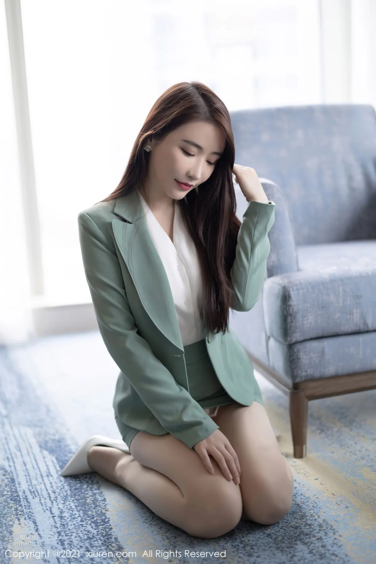 宅男女神绯月櫻 淺綠色的職業裝 23
