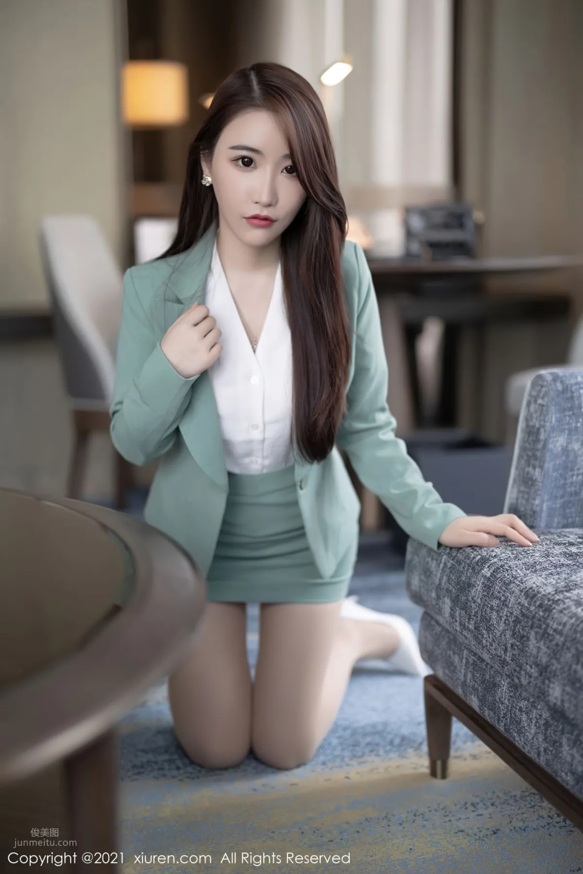 宅男女神绯月櫻 淺綠色的職業裝 20