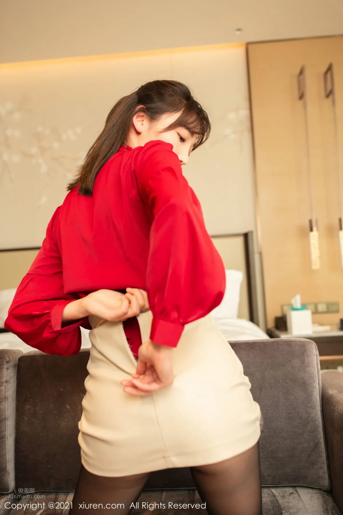 陸萱萱鮮紅服飾 女神的獨特禮物 32