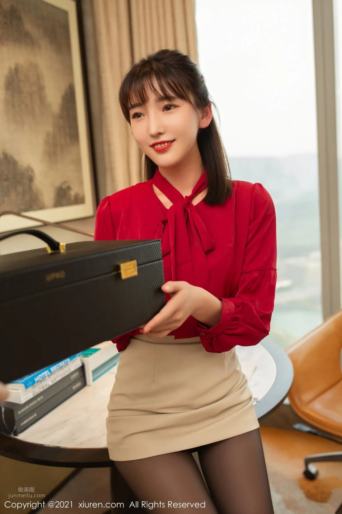 陸萱萱鮮紅服飾 女神的獨特禮物 4