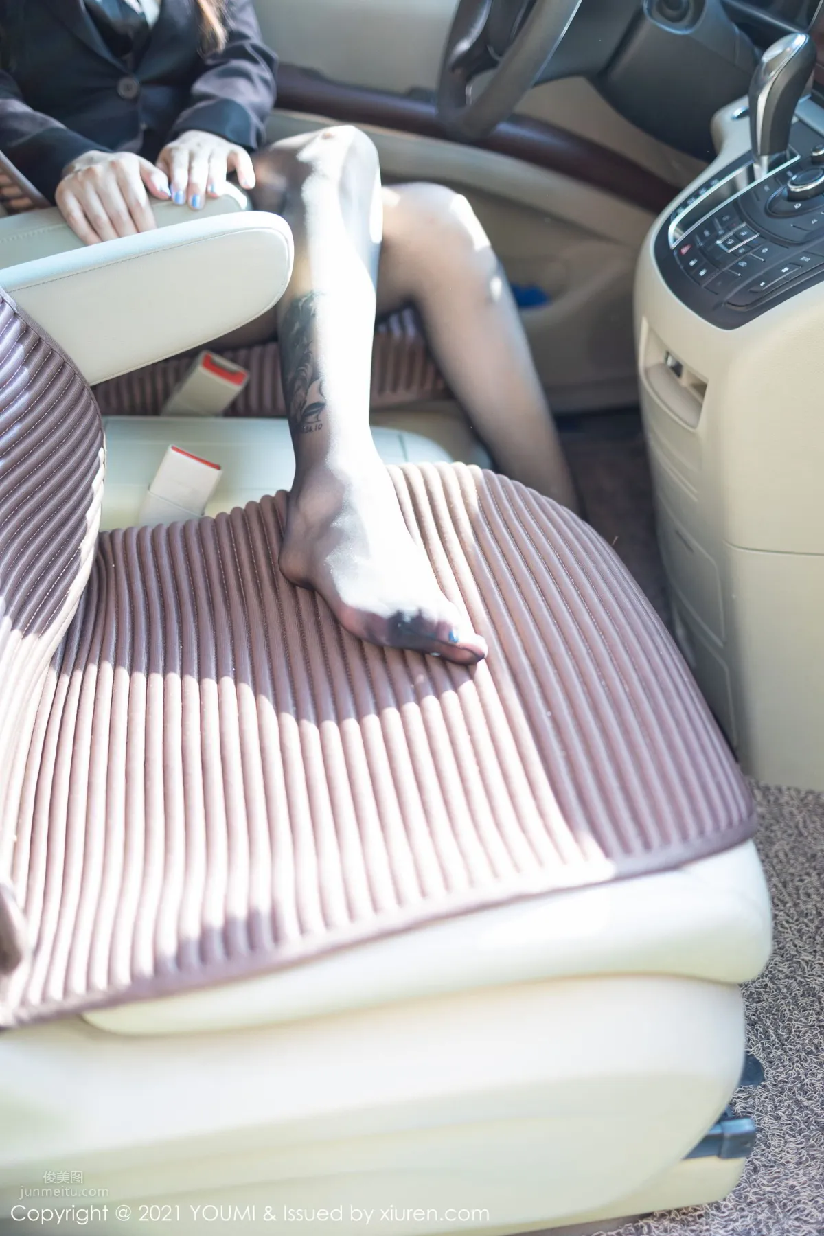 香車女郎王雨純 時尚動感眼鏡OL 10