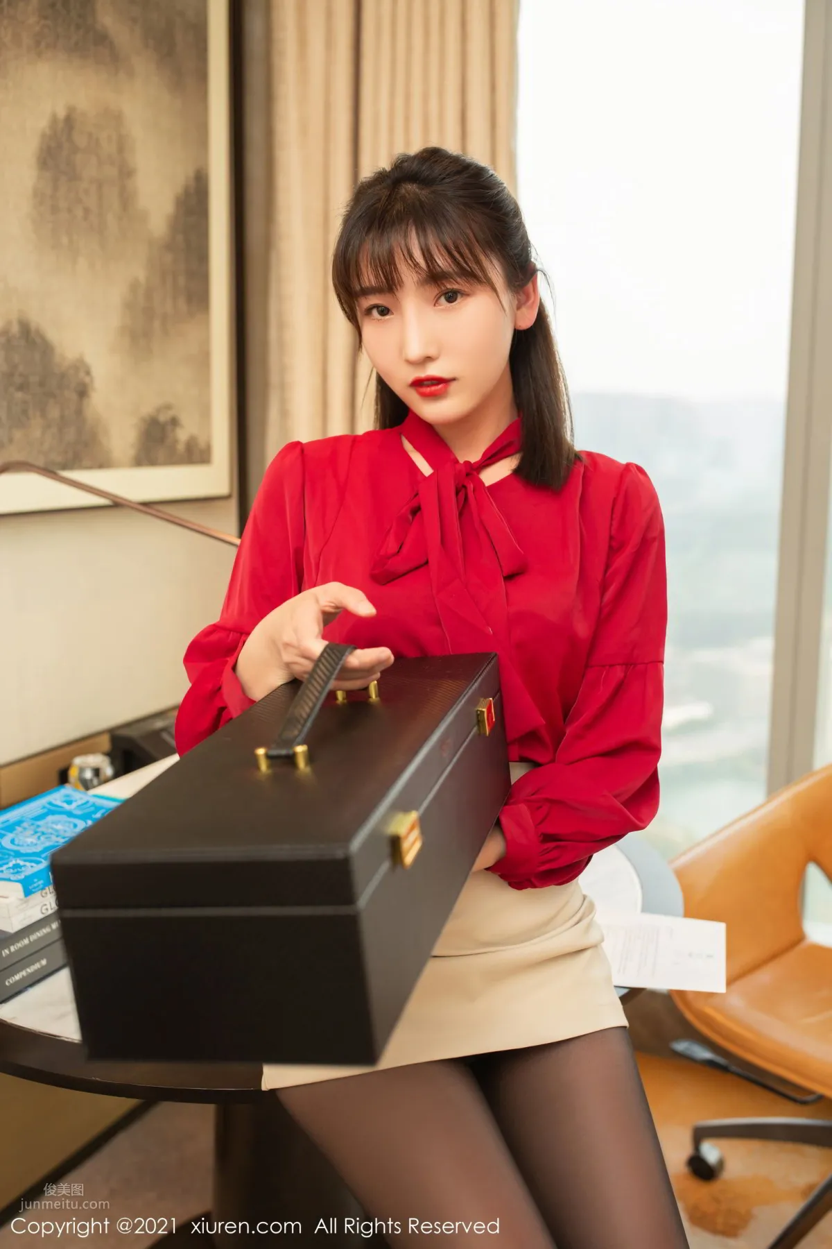 陸萱萱鮮紅服飾 女神的獨特禮物 3