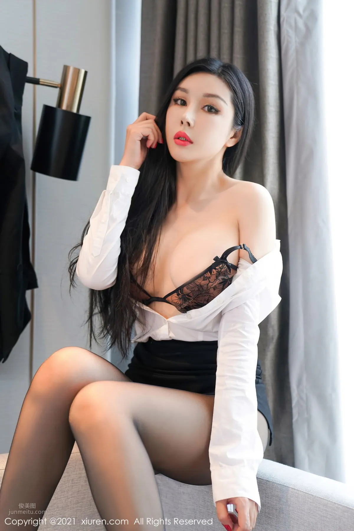 职场经理人田冰冰 精致内衣彰显妩媚_51
